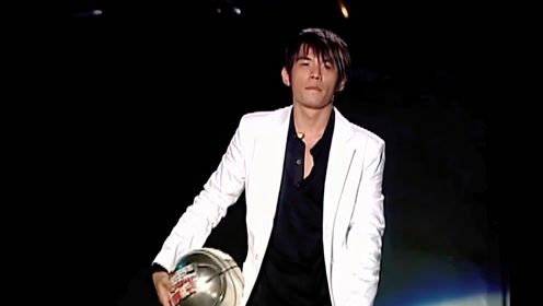 周杰伦《你怎么连话都说不清楚》,2002年the one演唱会