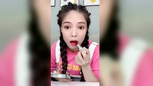 上传者:倩倩的小饭桌时 间:2022-01-09熊孩子把口红弄断了,还好我自己