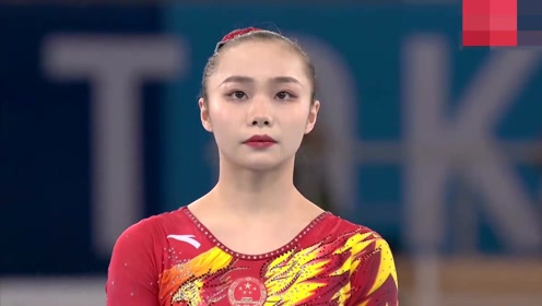 芦玉菲高低杠出现失误 , 我的心跟着"咚"的一声!