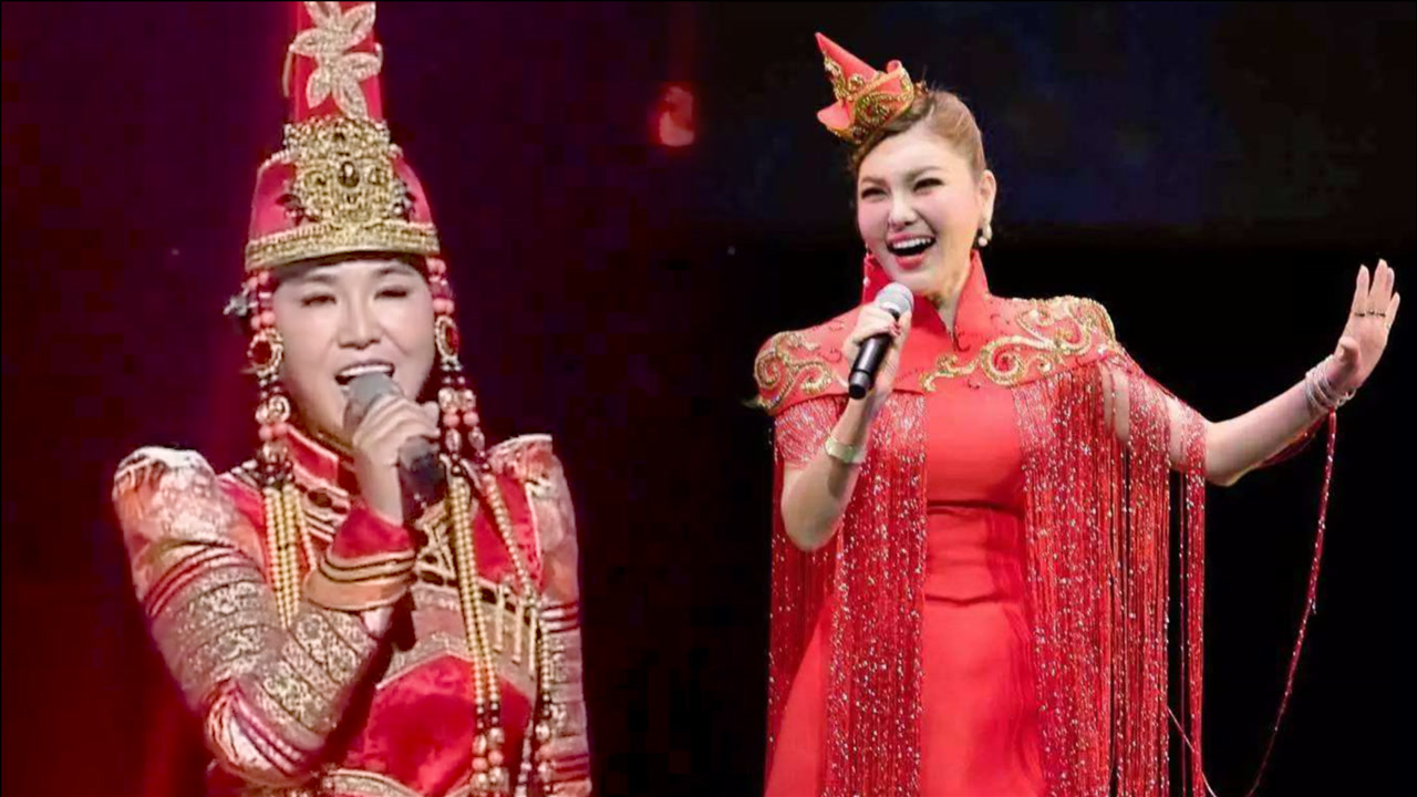 乌兰图雅乌兰托娅同唱《套马杆》,开口差距太大,实力高下立判!