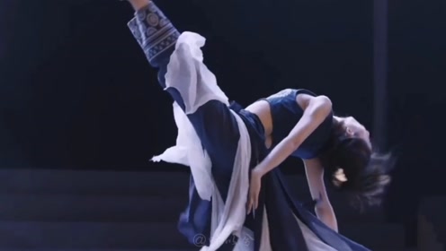 万鹏#小姐姐跳舞也太好看了吧,简直就是绝绝子