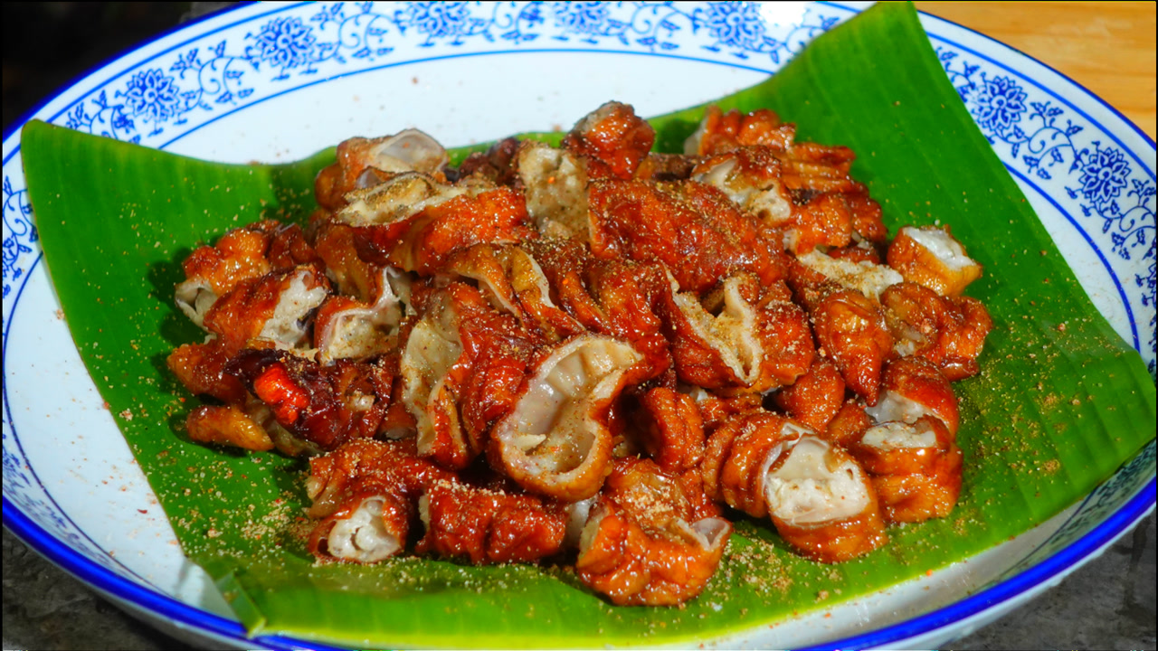 70元买2副猪大肠,天健给外婆做脆皮大肠,外酥里嫩,好吃过瘾