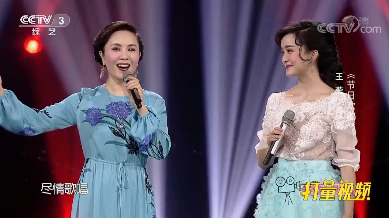 王莹,易铭《节日欢歌》,欢快带感的歌声,别致动听