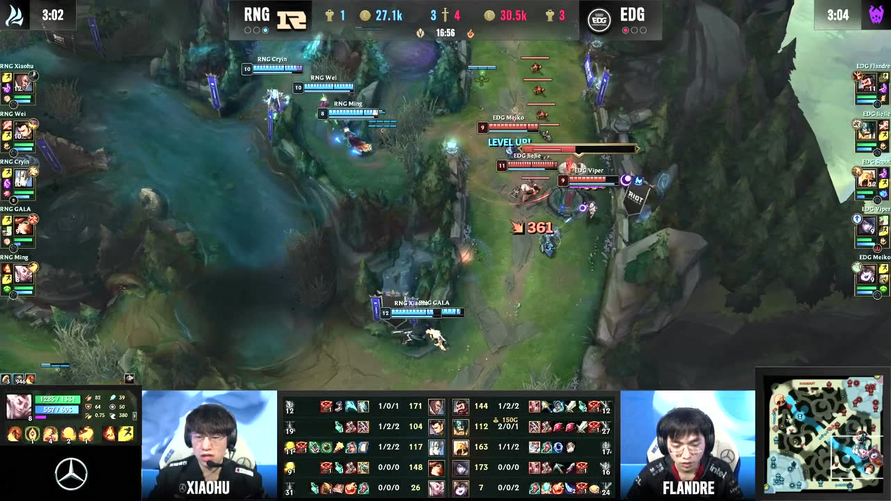 RNG五人越塔小明强换Viper EDG三打五不敌圣枪哥阵亡