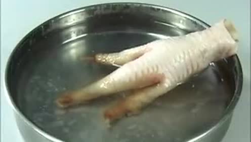 氢氧化钠对鸡爪的腐蚀实验.mp4[极速]