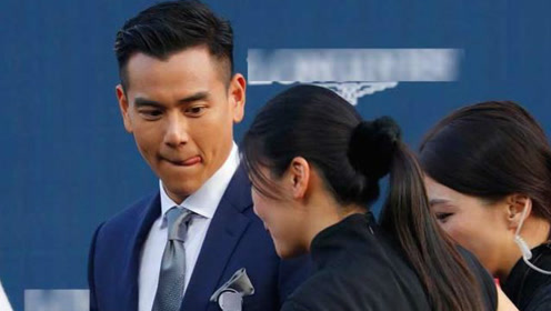 彭于晏偷瞄礼仪小姐可爱吐舌