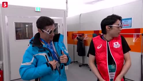 同门师兄弟羽生结弦与费尔南德斯试戴搞笑眼镜场上是对手 腾讯视频