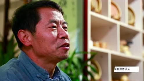 在当天的比赛现场,来自云南宜良的竹编大师李加云却用自己精湛的竹编