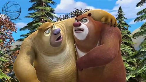 熊出没:熊大熊二两兄弟在路上不知在说什么.