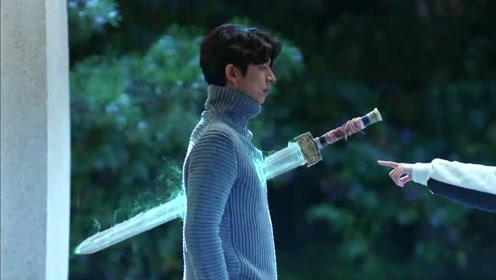 鬼怪:小新娘第一次看见鬼怪的剑,电闪雷鸣战歌响起