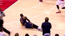 NBA轻视时刻：詹姆斯爆笑时刻，这怕不是个憨憨吧！