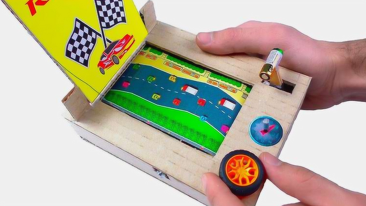 老外用硬纸板自制游戏机,到底有多好玩?一年都不会腻啊