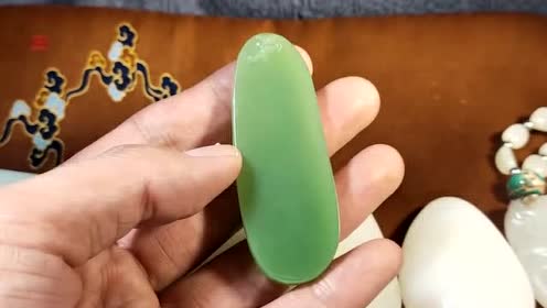 一定要看,如何鉴定乳化玻璃造假和田玉,这简直是太神了!