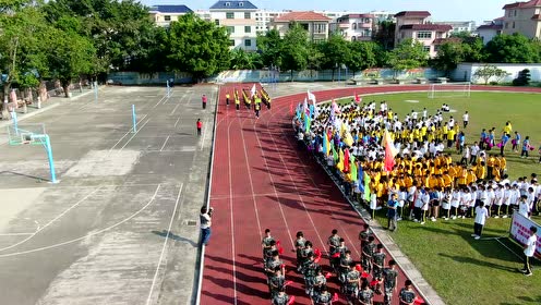 上传者:mol时 间:2017-11-09开平市新荻中学首届体育节暨第26届田径