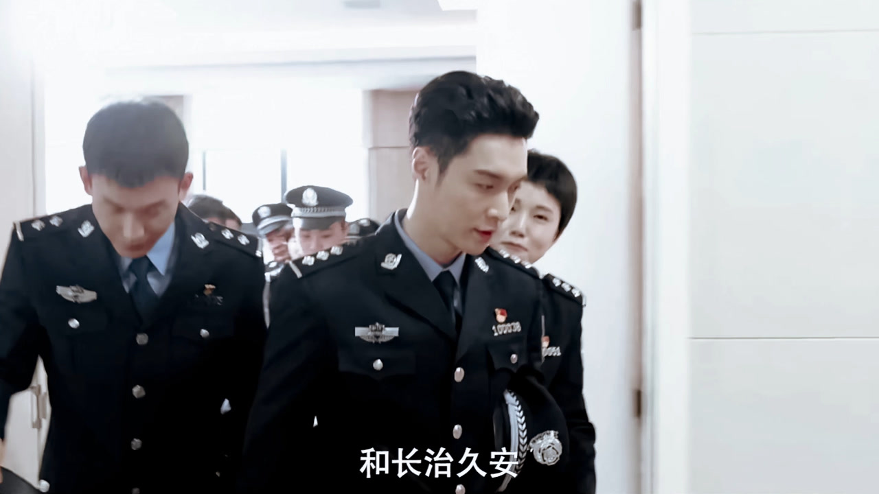 三倍流畅播放 4k超清体验  01:59   张艺兴扫黑风暴,张艺兴警察造型