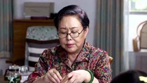 平凡岁月:三宝拒绝相亲,可一看到王蔷那一刻,糟糕是恋爱的感觉