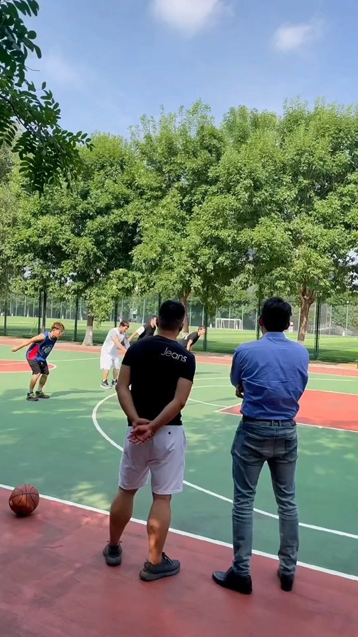 篮球很单纯,复杂的是人,其实打篮就是这么简单