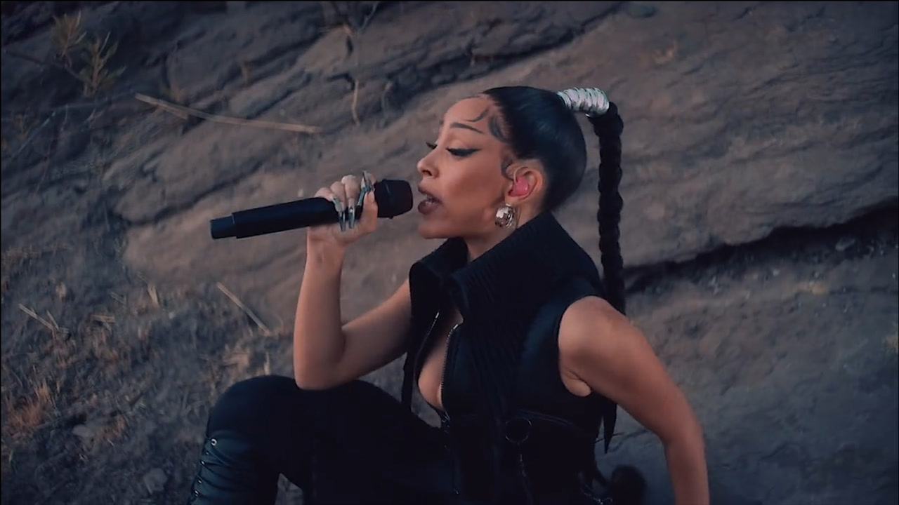 doja cat最新现场表演《need to know》,欧美风的造型就是独特