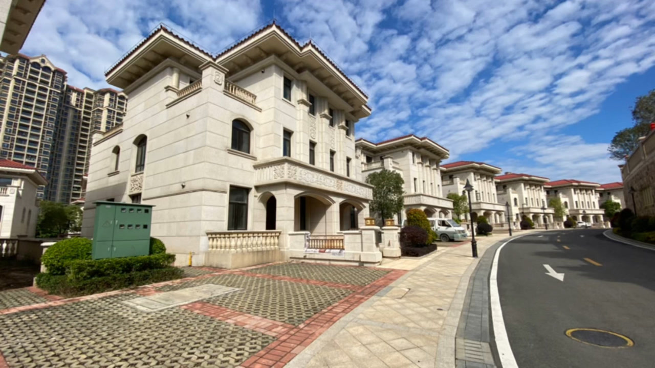 广州黄埔旁的双拼别墅,曾经价值千万,如今500万仍无人问津