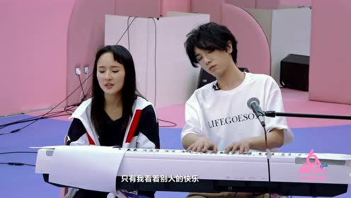 张钰琪深情献唱《烟火里的尘埃》,爆笑cos华晨宇