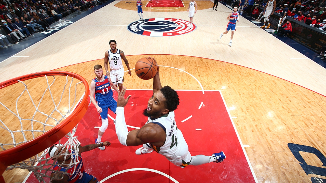【原声】12日NBA十佳球 雷吉2.2秒跳投准绝杀 约老师神来之笔华丽背传