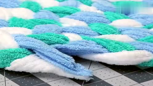 把用过并不太旧的毛巾制作成浴垫 简直太实用了