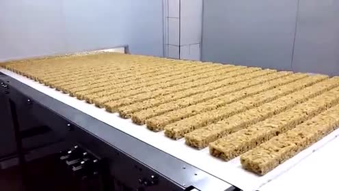 实拍:沙琪玛生产流水线,总算见识了!