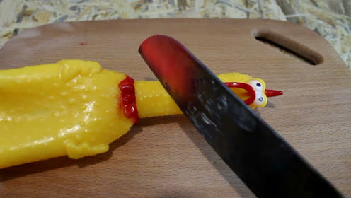 快来人,这里有人拿烧红的刀子割小鸡