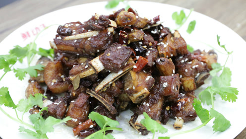 吃甘草长大的羊,椒盐羊肉做法!鲜动生活出品