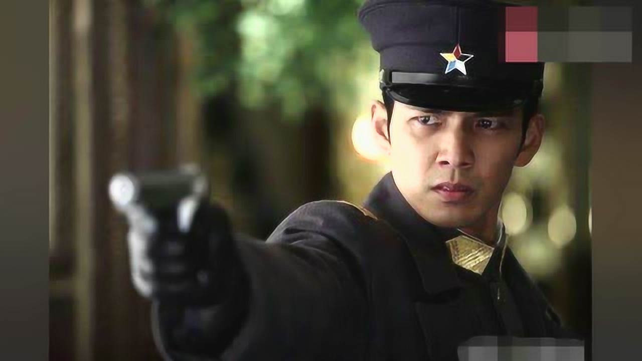 十大男明星穿军装,第一不是吴京,钟汉良第三,谁最像真正的军人