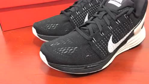 维心xmwd000 耐克nike登月跑鞋