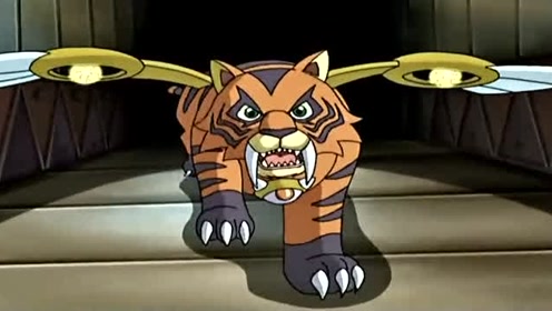 神兵小将铁心想起自己的身份,可是没有神兵的她被虎魄轻松击倒