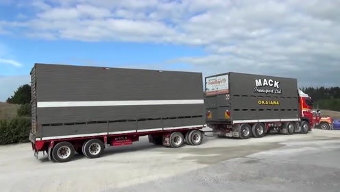 厉害了,货车就该这样设计,一次拉两节车厢,国内可以吗?