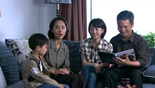 网友说:朗德贵总算是熬出头了,一大家子很热闹