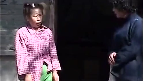 民间小调:傻妮的大娘说她妈,生她的时候没放好料,所以傻!