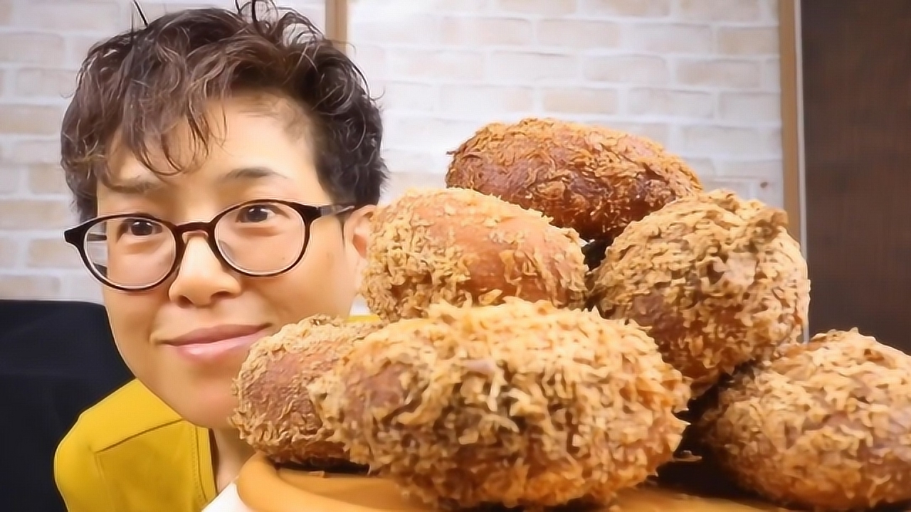 大胃王吃播 正司优子   咖喱面包的味道无法阻挡!