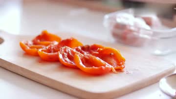 你试过用柿饼夹着核桃吃吗？