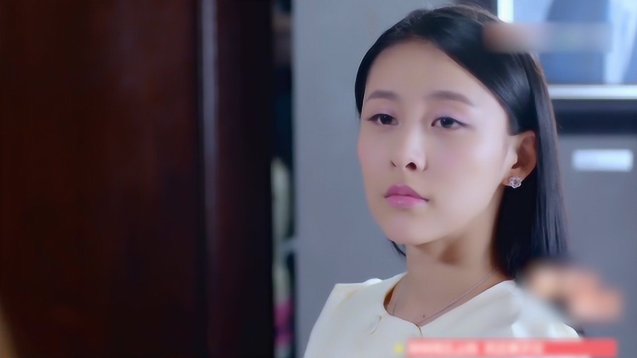 妻子的谎言:李夏曦准备去坐电梯,一转头碰见了翟倩