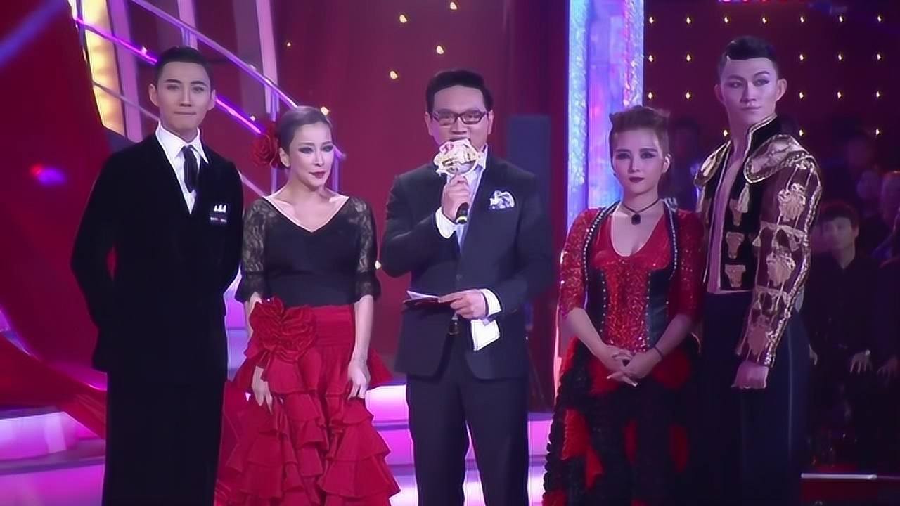 聂远半路要换舞伴,全场一头雾水,方俊站起来鞠躬