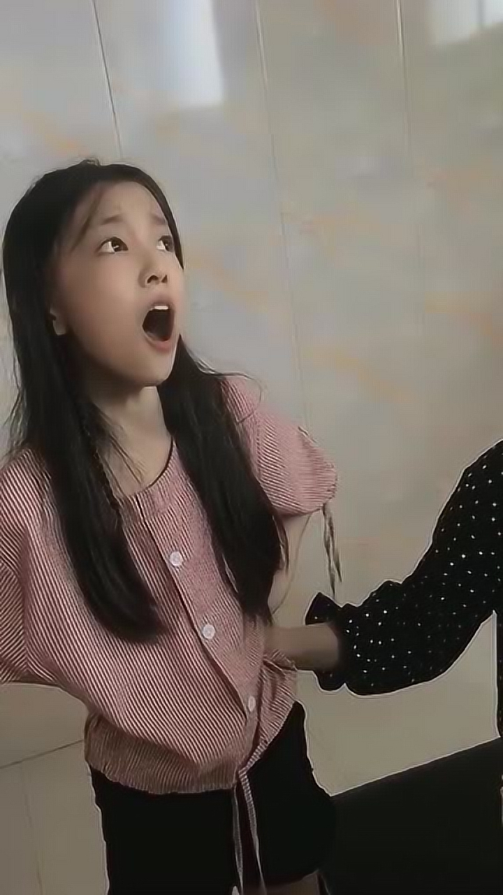 童模宋小睿在上声乐课,看到这一幕,真是让人心疼