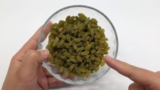 葡萄干很脏不要直接吃,教你正确清洗方法,灰尘虫卵自动掉出来