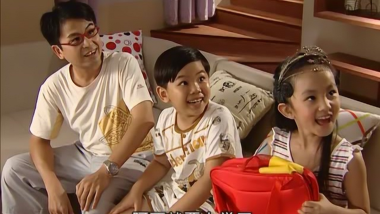 不想长大:阿不妹妹要去上学了,地球妈妈送了一个书包给阿不