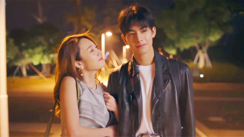 蔡敏敏吐舌喝水超可爱,"告白心"打动何灿阳,两人删减吻戏曝光