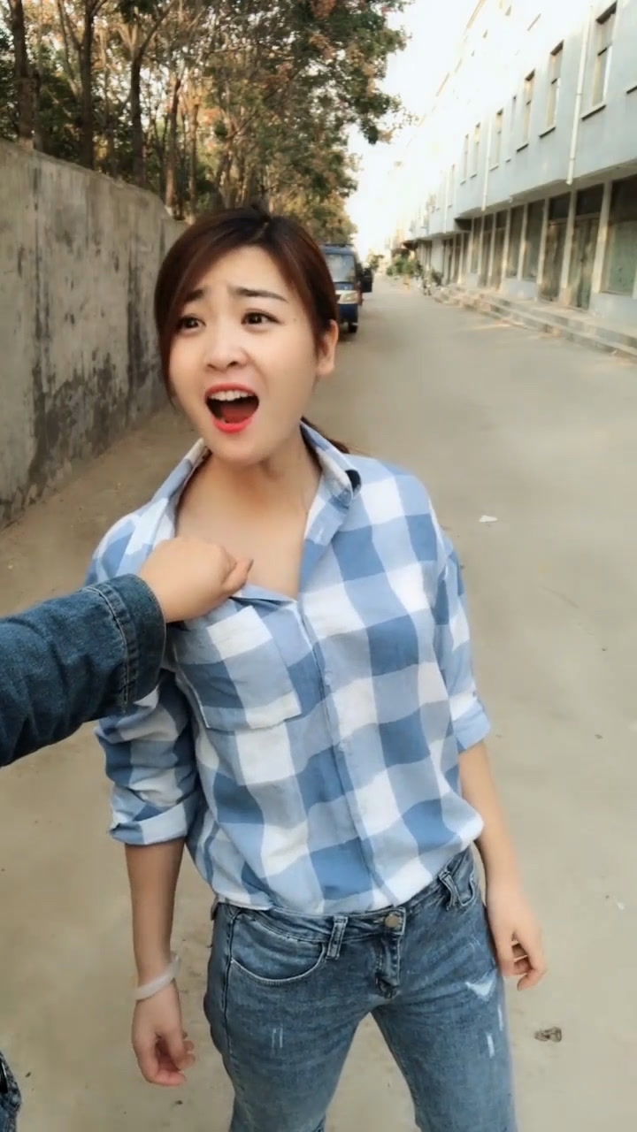 豆腐了,还不撒手,还想吃饱啊为你推荐自动连播01:24博士发明了对撞机