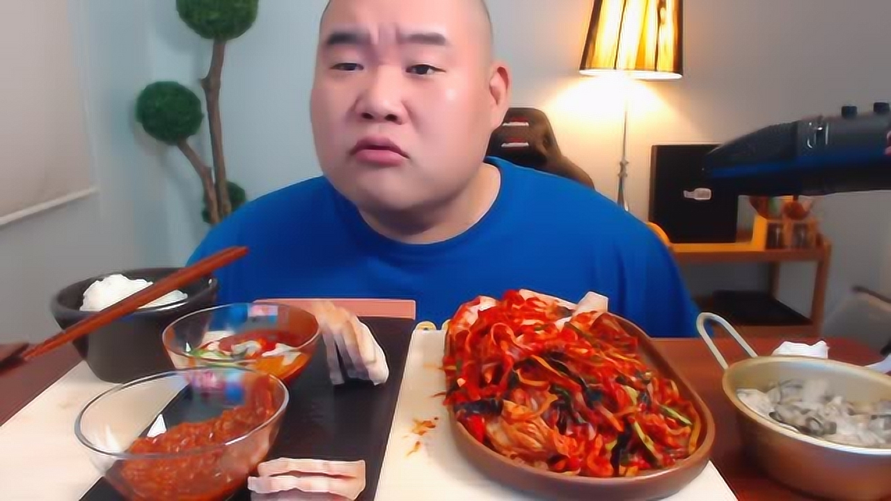 吃播大胃王:大胖哥,吃五花肉,生蚝肉,辣白菜,米饭,吃得美滋滋