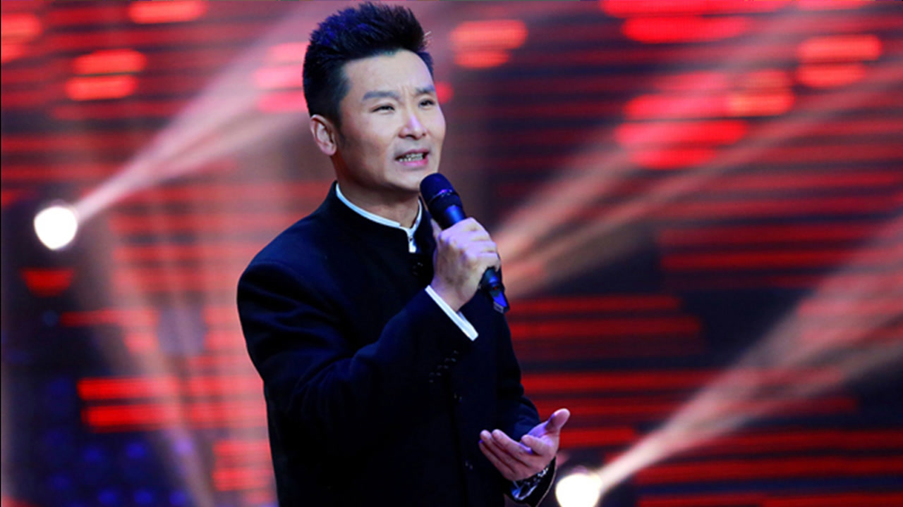 非常深情歌名拉着妈妈的手,演唱 刘和刚作词刘和刚,作曲刘和刚歌词