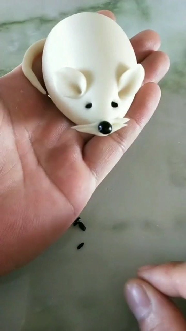 家里的宝宝不爱吃馒头,那就捏个老鼠形状的!#手艺#面食