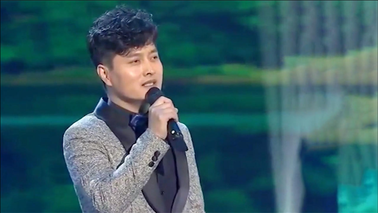 云飞和妻子同台系列,两人因做公益而相识,方琼:人美,心更美!