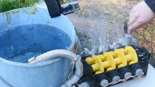 简 介:耗资1500买的母猪打窝2000平海王坑 半个月后8台抽水机狂抽4个