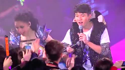 零4好玩 Twins人人弹起演唱会版 腾讯视频